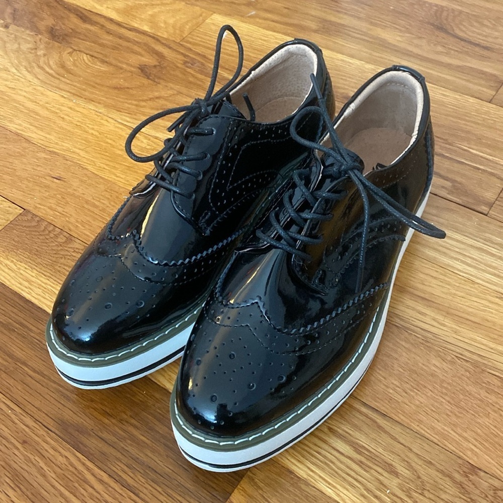 Dadawen Women’s Black Leather Sneakers Size 39